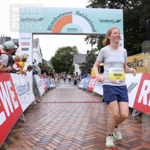 30.08.2026 - Blankeneser Heldenlauf Lena Gebhardt http://msf.ph/oto/10021417 30.08.2026 09:49:35 Ziel 1537, 1538, 1660, 1662 meine-sportfotos.de