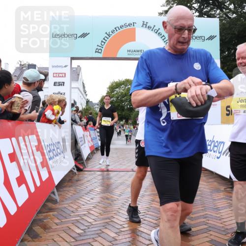 30.08.2026 - Blankeneser Heldenlauf Lena Gebhardt http://msf.ph/oto/10021434 30.08.2026 09:49:49 Ziel 1201, 1268, 1269, 1270, 1593, 1601, 1602, 1668, 1669 meine-sportfotos.de