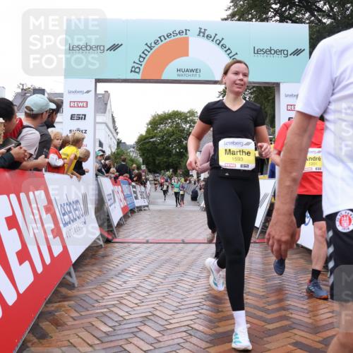 30.08.2026 - Blankeneser Heldenlauf Lena Gebhardt http://msf.ph/oto/10021438 30.08.2026 09:49:51 Ziel 1201, 1268, 1269, 1270, 1593, 1601, 1602, 1668, 1669 meine-sportfotos.de