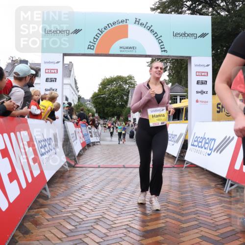 30.08.2026 - Blankeneser Heldenlauf Lena Gebhardt http://msf.ph/oto/10021441 30.08.2026 09:49:51 Ziel 1201, 1268, 1269, 1270, 1593, 1601, 1602, 1668, 1669 meine-sportfotos.de