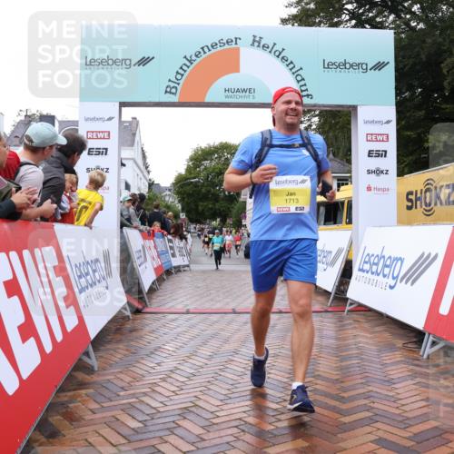30.08.2026 - Blankeneser Heldenlauf Lena Gebhardt http://msf.ph/oto/10021486 30.08.2026 09:50:09 Ziel 1208, 1430, 1444, 1445, 1480, 1713, 1714 meine-sportfotos.de