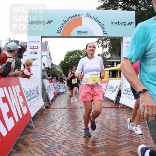 30.08.2026 - Blankeneser Heldenlauf Lena Gebhardt http://msf.ph/oto/10021497 30.08.2026 09:50:18 Ziel 1032, 1142, 1298, 1453, 1454, 1701, 1797, 1798 meine-sportfotos.de