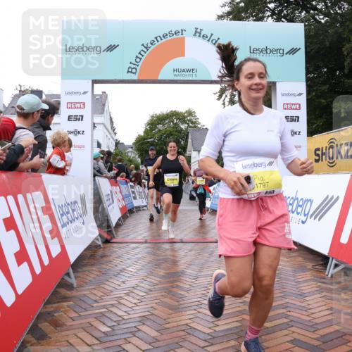 30.08.2026 - Blankeneser Heldenlauf Lena Gebhardt http://msf.ph/oto/10021499 30.08.2026 09:50:18 Ziel 1032, 1142, 1298, 1453, 1454, 1701, 1797, 1798 meine-sportfotos.de