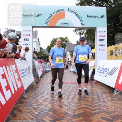 30.08.2026 - Blankeneser Heldenlauf Lena Gebhardt http://msf.ph/oto/10021593 30.08.2026 09:50:51 Ziel 1214, 1427, 1428 meine-sportfotos.de