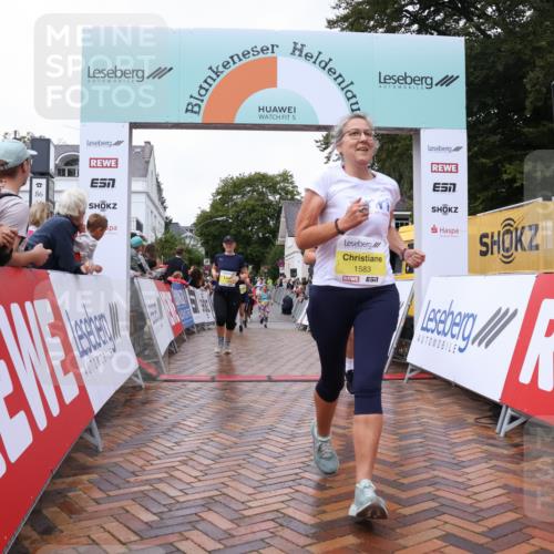 30.08.2026 - Blankeneser Heldenlauf Lena Gebhardt http://msf.ph/oto/10021618 30.08.2026 09:51:07 Ziel 1088, 1458, 1469, 1583, 1779 meine-sportfotos.de