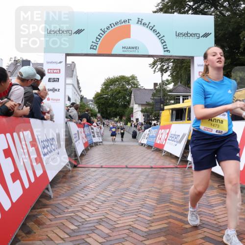 30.08.2026 - Blankeneser Heldenlauf Lena Gebhardt http://msf.ph/oto/10021675 30.08.2026 09:51:23 Ziel 1243, 1244, 1473, 1490 meine-sportfotos.de