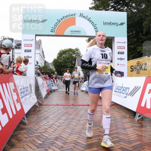 30.08.2026 - Blankeneser Heldenlauf Lena Gebhardt http://msf.ph/oto/10021698 30.08.2026 09:51:33 Ziel 1008, 1009, 1259, 1325, 1441, 1719, 1721, 1768 meine-sportfotos.de