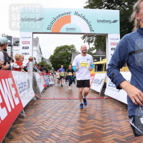 30.08.2026 - Blankeneser Heldenlauf Lena Gebhardt http://msf.ph/oto/10021832 30.08.2026 09:52:25 Ziel 1049, 1050, 1059, 1348, 1496, 1502, 1514, 1580, 1688 meine-sportfotos.de