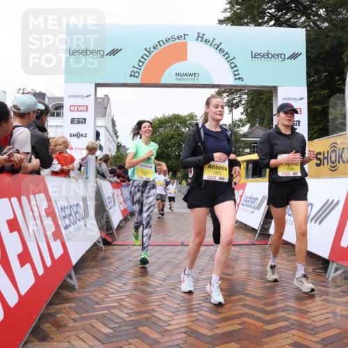 30.08.2026 - Blankeneser Heldenlauf Lena Gebhardt http://msf.ph/oto/10021858 30.08.2026 09:52:32 Ziel 1049, 1070, 1198, 1348, 1396, 1502, 1514, 1780, 1789 meine-sportfotos.de