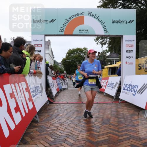 30.08.2026 - Blankeneser Heldenlauf Lena Gebhardt http://msf.ph/oto/10022195 30.08.2026 09:54:59 Ziel 1240, 1318, 1477, 1622 meine-sportfotos.de