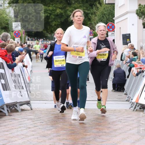 30.08.2026 - Blankeneser Heldenlauf Lena Gebhardt http://msf.ph/oto/10022210 30.08.2026 09:55:04 Ziel 1135, 1240, 1318, 1364, 1391, 1477 meine-sportfotos.de