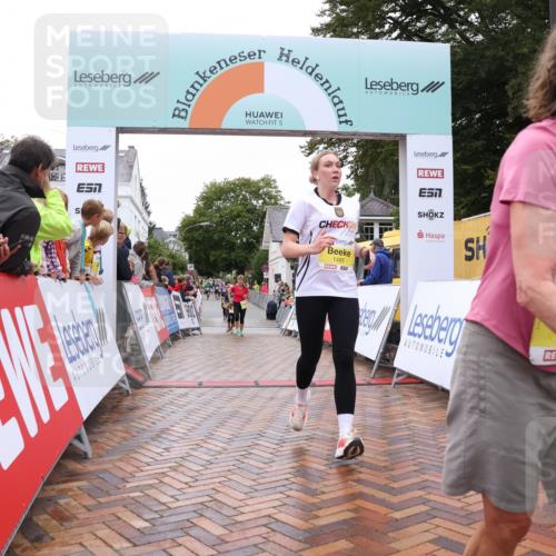 30.08.2026 - Blankeneser Heldenlauf Lena Gebhardt http://msf.ph/oto/10022328 30.08.2026 09:55:40 Ziel 1043, 1399, 1489 meine-sportfotos.de