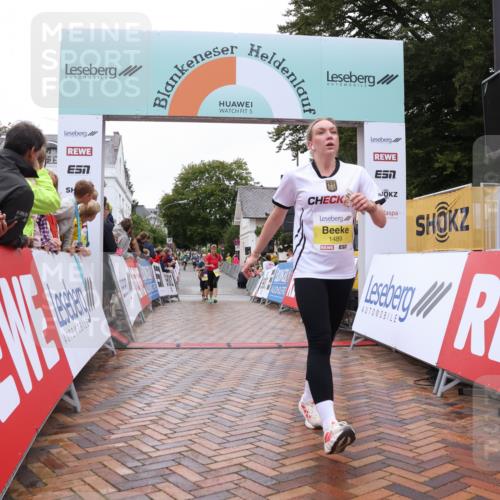 30.08.2026 - Blankeneser Heldenlauf Lena Gebhardt http://msf.ph/oto/10022330 30.08.2026 09:55:40 Ziel 1043, 1399, 1489 meine-sportfotos.de