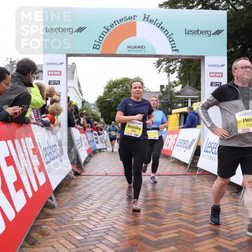 30.08.2026 - Blankeneser Heldenlauf Lena Gebhardt http://msf.ph/oto/10022361 30.08.2026 09:55:52 Ziel 1043, 1077, 1351, 1528, 1532, 1533, 1628, 1642, 1746, 1761 meine-sportfotos.de