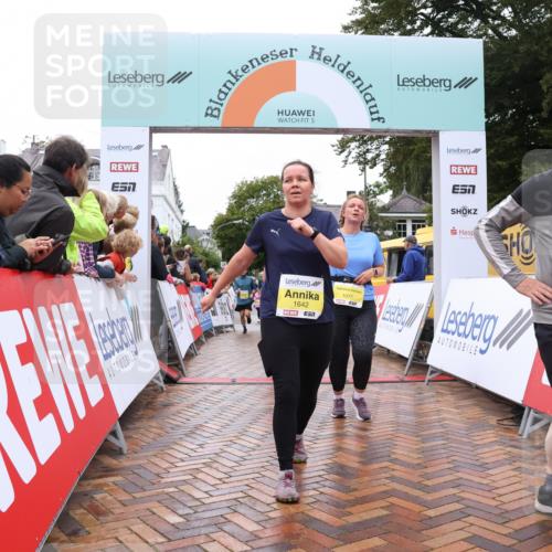 30.08.2026 - Blankeneser Heldenlauf Lena Gebhardt http://msf.ph/oto/10022363 30.08.2026 09:55:53 Ziel 1077, 1351, 1528, 1532, 1533, 1628, 1642, 1746, 1761 meine-sportfotos.de