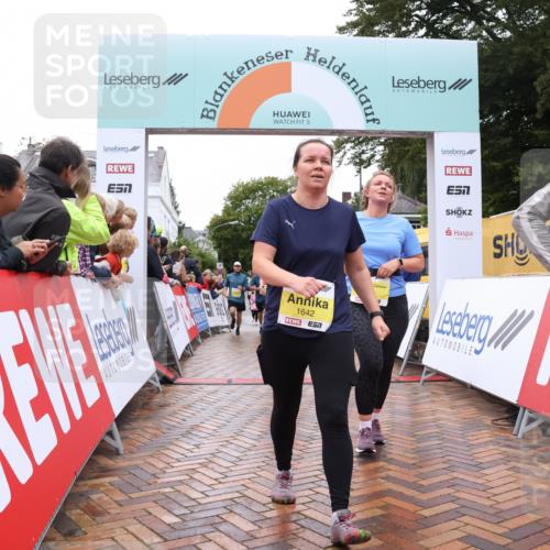30.08.2026 - Blankeneser Heldenlauf Lena Gebhardt http://msf.ph/oto/10022365 30.08.2026 09:55:53 Ziel 1077, 1351, 1528, 1532, 1533, 1628, 1642, 1746, 1761 meine-sportfotos.de