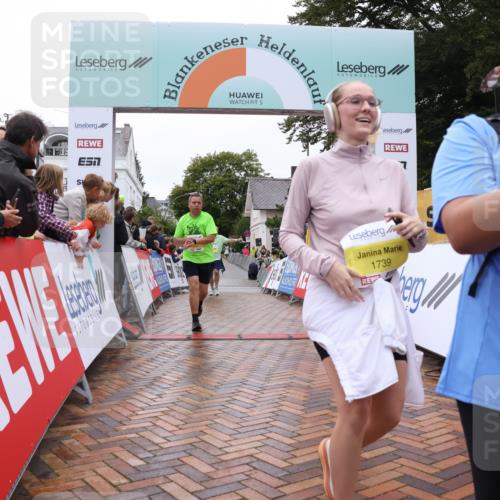 30.08.2026 - Blankeneser Heldenlauf Lena Gebhardt http://msf.ph/oto/10022437 30.08.2026 09:56:10 Ziel 1060, 1104, 1108, 1170, 1246, 1590, 1739 meine-sportfotos.de