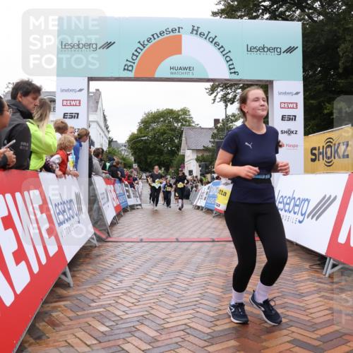 30.08.2026 - Blankeneser Heldenlauf Lena Gebhardt http://msf.ph/oto/10022486 30.08.2026 09:56:31 Ziel 1309, 1345, 1378 meine-sportfotos.de