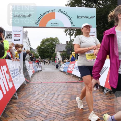 30.08.2026 - Blankeneser Heldenlauf Lena Gebhardt http://msf.ph/oto/10022534 30.08.2026 09:56:45 Ziel 1011, 1078, 1178, 1235, 1272, 1282, 1389 meine-sportfotos.de