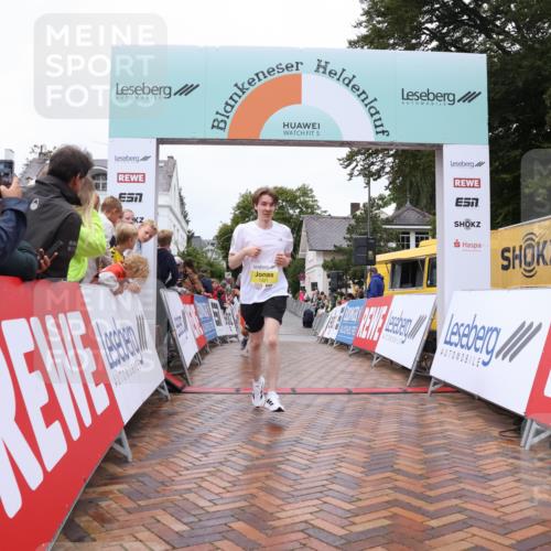 30.08.2026 - Blankeneser Heldenlauf Lena Gebhardt http://msf.ph/oto/10022548 30.08.2026 09:57:24 Ziel 1028, 1296, 1321, 1377, 1520 meine-sportfotos.de