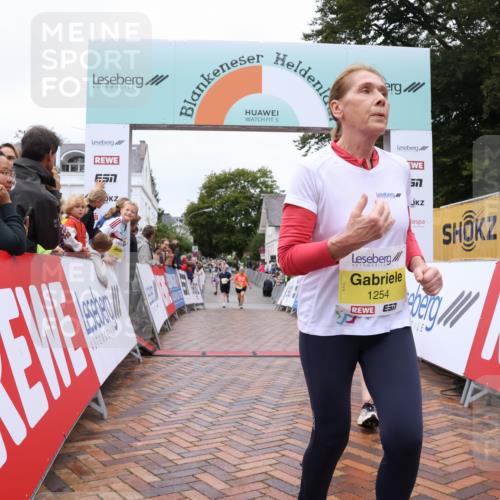 30.08.2026 - Blankeneser Heldenlauf Lena Gebhardt http://msf.ph/oto/10022589 30.08.2026 09:57:40 Ziel 1080, 1082, 1254, 1524 meine-sportfotos.de