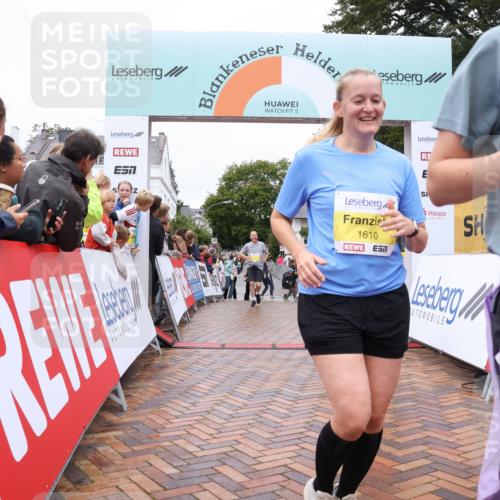 30.08.2026 - Blankeneser Heldenlauf Lena Gebhardt http://msf.ph/oto/10022624 30.08.2026 09:57:53 Ziel 1260, 1610, 1611, 1641, 1685, 1775 meine-sportfotos.de
