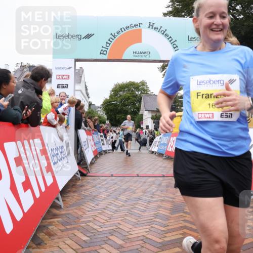 30.08.2026 - Blankeneser Heldenlauf Lena Gebhardt http://msf.ph/oto/10022626 30.08.2026 09:57:53 Ziel 1260, 1610, 1611, 1641, 1685, 1775 meine-sportfotos.de