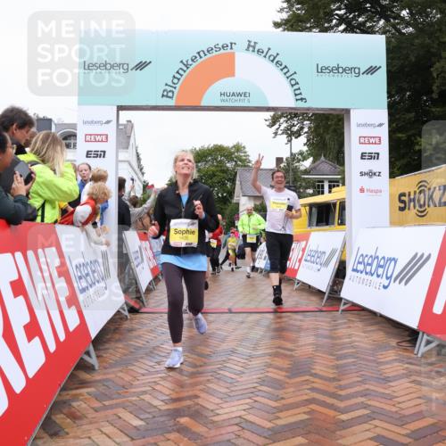 30.08.2026 - Blankeneser Heldenlauf Lena Gebhardt http://msf.ph/oto/10022663 30.08.2026 09:58:08 Ziel 1262, 1263, 1392, 1435, 1541, 1619, 1620, 1704 meine-sportfotos.de