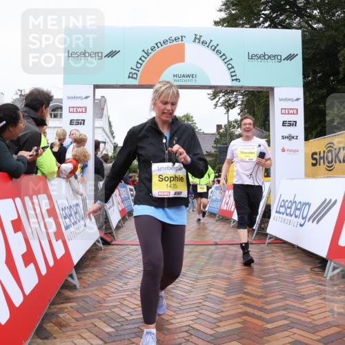 30.08.2026 - Blankeneser Heldenlauf Lena Gebhardt http://msf.ph/oto/10022666 30.08.2026 09:58:09 Ziel 1262, 1263, 1392, 1435, 1541, 1619, 1620, 1704 meine-sportfotos.de
