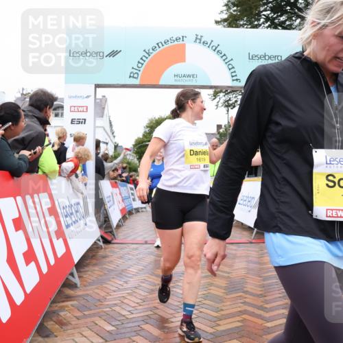 30.08.2026 - Blankeneser Heldenlauf Lena Gebhardt http://msf.ph/oto/10022671 30.08.2026 09:58:10 Ziel 1262, 1263, 1392, 1435, 1541, 1619, 1620, 1704 meine-sportfotos.de