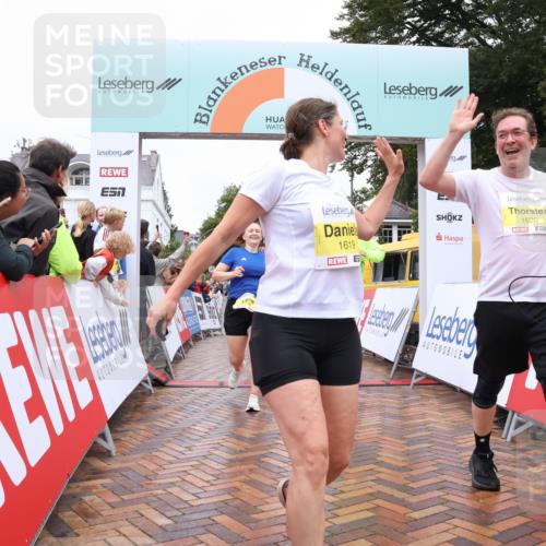 30.08.2026 - Blankeneser Heldenlauf Lena Gebhardt http://msf.ph/oto/10022673 30.08.2026 09:58:10 Ziel 1262, 1263, 1392, 1435, 1541, 1619, 1620, 1704 meine-sportfotos.de