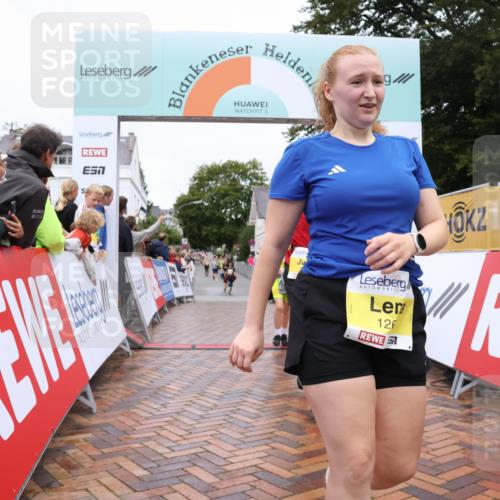 30.08.2026 - Blankeneser Heldenlauf Lena Gebhardt http://msf.ph/oto/10022684 30.08.2026 09:58:12 Ziel 1262, 1263, 1435, 1541, 1619, 1620, 1704 meine-sportfotos.de