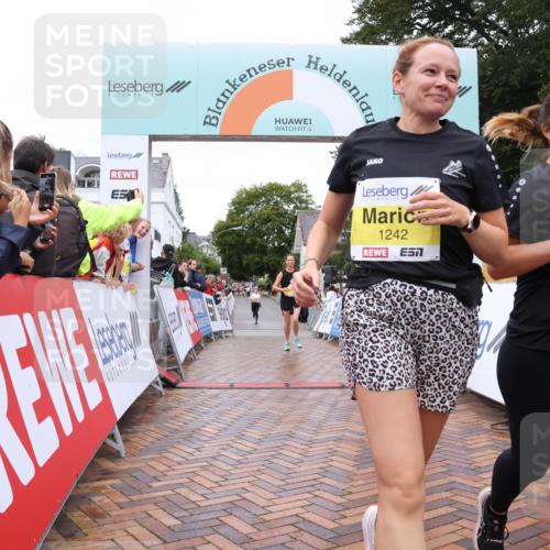 30.08.2026 - Blankeneser Heldenlauf Lena Gebhardt http://msf.ph/oto/10022725 30.08.2026 09:58:48 Ziel 1180, 1242, 1251, 1451, 1452, 1757 meine-sportfotos.de