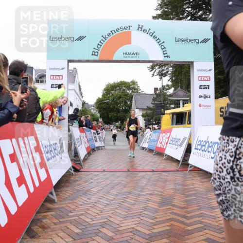 30.08.2026 - Blankeneser Heldenlauf Lena Gebhardt http://msf.ph/oto/10022727 30.08.2026 09:58:48 Ziel 1180, 1242, 1251, 1451, 1452, 1757 meine-sportfotos.de
