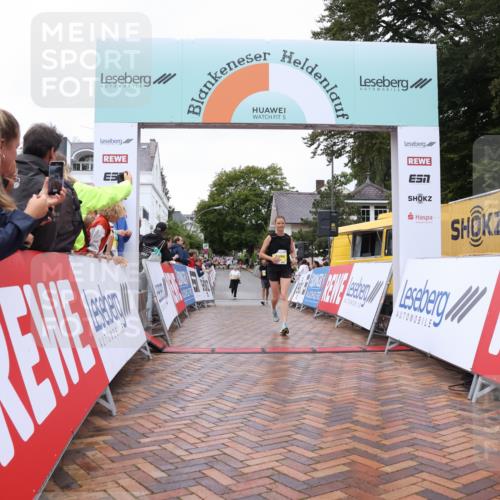 30.08.2026 - Blankeneser Heldenlauf Lena Gebhardt http://msf.ph/oto/10022730 30.08.2026 09:58:49 Ziel 1180, 1242, 1251, 1451, 1452, 1757 meine-sportfotos.de