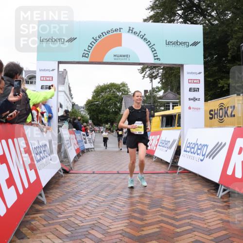 30.08.2026 - Blankeneser Heldenlauf Lena Gebhardt http://msf.ph/oto/10022732 30.08.2026 09:58:50 Ziel 1180, 1242, 1251, 1451, 1452, 1757 meine-sportfotos.de