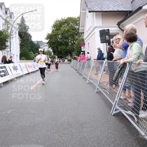 30.08.2026 - Blankeneser Heldenlauf Lena Gebhardt http://msf.ph/oto/10022783 30.08.2026 09:59:28 Ziel 1054, 1326, 1560, 1561 meine-sportfotos.de
