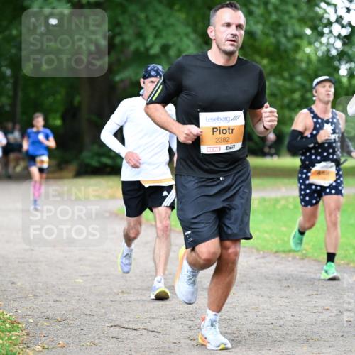 30.08.2026 - Blankeneser Heldenlauf Dr. Thomas Lammeyer http://msf.ph/oto/10025894 30.08.2026 10:30:11 Laufen 2382, 2384 meine-sportfotos.de