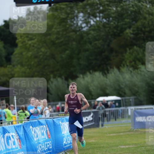 30.08.2026 - Elbe Triathlon Hamburg LAZAROV Photography http://msf.ph/oto/10026695 30.08.2026 09:54:19 Ziel 205 meine-sportfotos.de