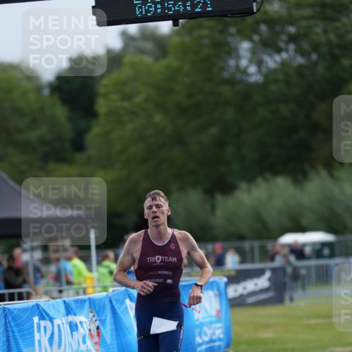 30.08.2026 - Elbe Triathlon Hamburg LAZAROV Photography http://msf.ph/oto/10026698 30.08.2026 09:54:21 Ziel 205 meine-sportfotos.de