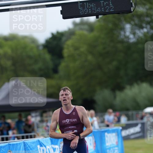 30.08.2026 - Elbe Triathlon Hamburg LAZAROV Photography http://msf.ph/oto/10026699 30.08.2026 09:54:21 Ziel 205 meine-sportfotos.de