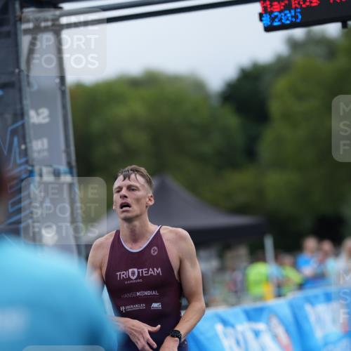 30.08.2026 - Elbe Triathlon Hamburg LAZAROV Photography http://msf.ph/oto/10026701 30.08.2026 09:54:22 Ziel 205 meine-sportfotos.de