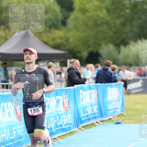 30.08.2026 - Elbe Triathlon Hamburg LAZAROV Photography http://msf.ph/oto/10026706 30.08.2026 09:57:39 Ziel 186 meine-sportfotos.de