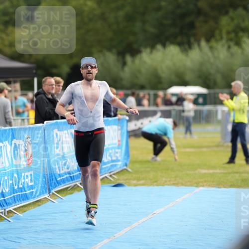 30.08.2026 - Elbe Triathlon Hamburg LAZAROV Photography http://msf.ph/oto/10026710 30.08.2026 09:57:49 Ziel 226 meine-sportfotos.de