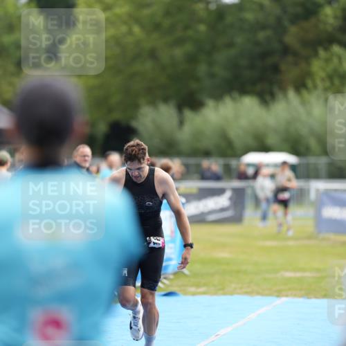 30.08.2026 - Elbe Triathlon Hamburg LAZAROV Photography http://msf.ph/oto/10026713 30.08.2026 09:58:31 Ziel 180, 203 meine-sportfotos.de