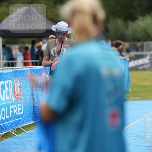 30.08.2026 - Elbe Triathlon Hamburg LAZAROV Photography http://msf.ph/oto/10026717 30.08.2026 09:59:02 Ziel 247 meine-sportfotos.de