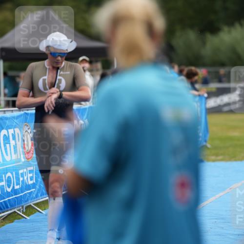 30.08.2026 - Elbe Triathlon Hamburg LAZAROV Photography http://msf.ph/oto/10026719 30.08.2026 09:59:02 Ziel 247 meine-sportfotos.de