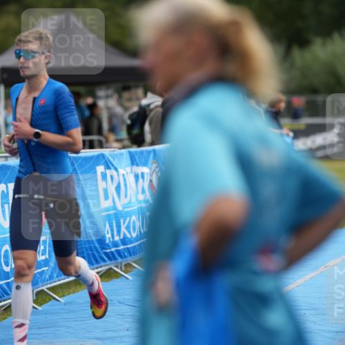 30.08.2026 - Elbe Triathlon Hamburg LAZAROV Photography http://msf.ph/oto/10026722 30.08.2026 09:59:14 Ziel 225 meine-sportfotos.de