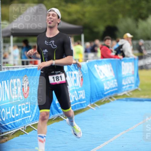 30.08.2026 - Elbe Triathlon Hamburg LAZAROV Photography http://msf.ph/oto/10026741 30.08.2026 10:10:03 Ziel 181, 240 meine-sportfotos.de