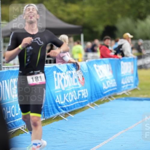 30.08.2026 - Elbe Triathlon Hamburg LAZAROV Photography http://msf.ph/oto/10026742 30.08.2026 10:10:04 Ziel 181, 240 meine-sportfotos.de